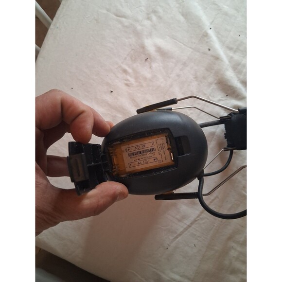 VINTAGE Peltor3M Safety Work Tunes AM/FM Headphones Hearing Protector NONWORKING - Picture 6 of 6